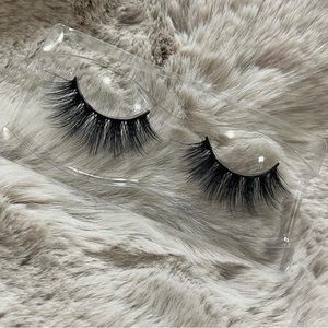 Mink Lashes style “Abemiled”